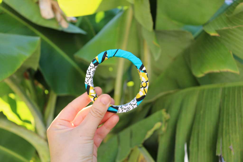 Pulseira bangle com tecido africano azul claro - Image 2