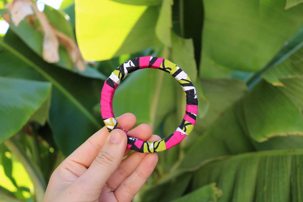 Pulseira bangle com tecido africano rosa - Image 2