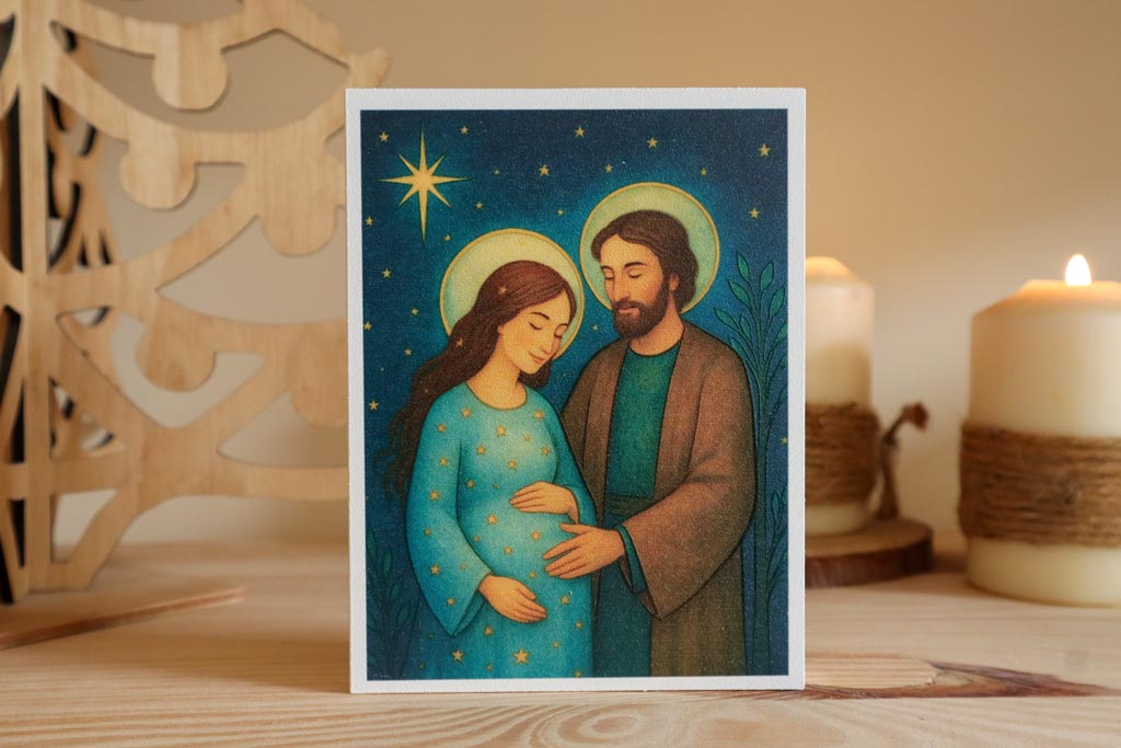 Quadro em madeira de oliveira com a imagem de José e Maria grávida numa prateleira de pinho