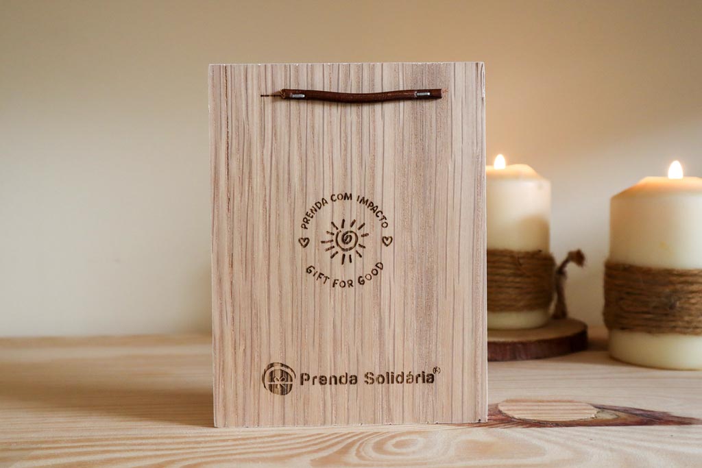 Imagem de Nossa Senhora com Menino Jesus de costas