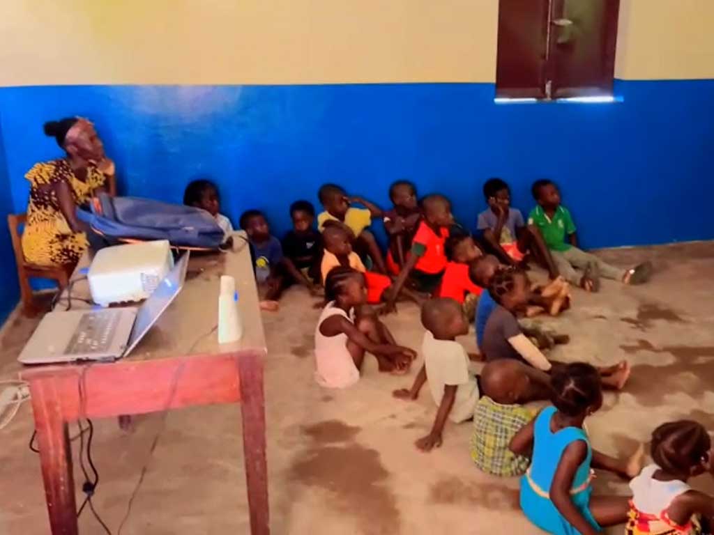 O impacto da tua compra solidária: do primeiro tijolo à luz no Jardim de Infância P. Jonas: