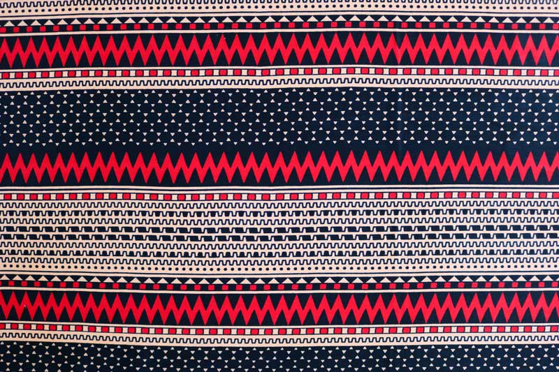 Foto do tecido africano wax ziguezague vermelho visto desde cima